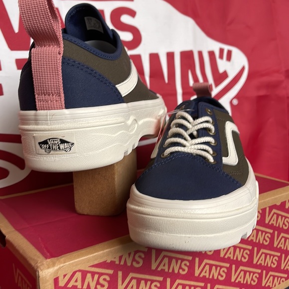 Vans Sentry Old Skool
(Waxed Canvas) Forest Night
VNOA5KR3B8A
WMNS sneakers - Picture 10 of 16
